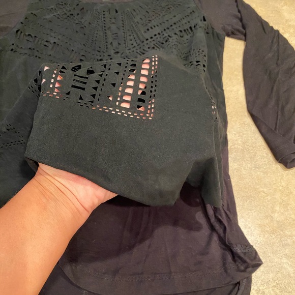 Women’s Tribal brand shirt size medium - Picture 2 of 4